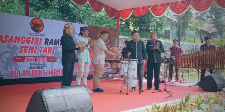 PDI-P Kabupaten Bogor Gaungkan Semangat Bung Karno Lewat Lomba Rampak Seni Tari