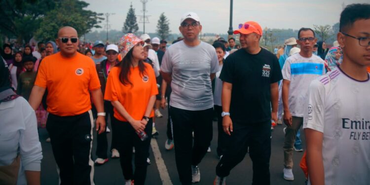 10 Ribu Peserta Meriahkan Jalan Sehat Bersama Cleo