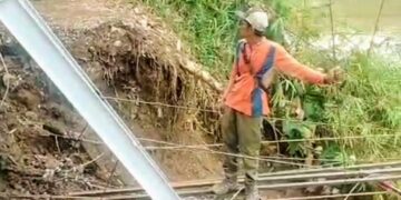 Jembatan Darurat Amblas, Kades Tlajung Udik: Keselamatan Harus Jadi Prioritas