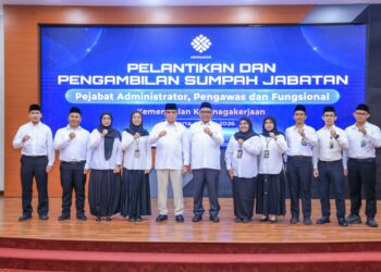 Tegaskan Sanksi Pencopotan, Menaker Lantik 10 Pejabat Baru