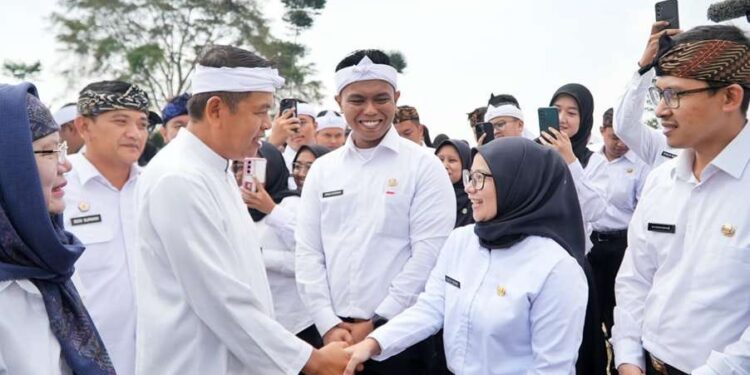 720 ASN Pemprov Jabar Resmi Dilantik, Dedi Mulyadi Tegaskan Era Baru Birokrasi yang Turun ke Masyarakat