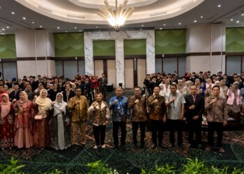 Denny Mulyadi Lepas 192 Lulusan SMP Bosowa Bina Insani, Tekankan Pentingnya Karakter dan Integritas
