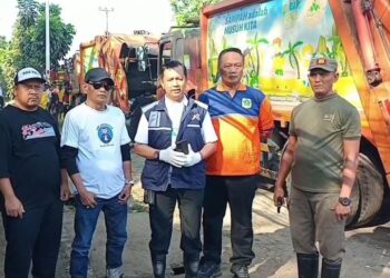 Pemcam Cileungsi Tertibkan Bangunan Liar dan Gelar Aksi Bersih-bersih di Jalan Raya Narogong