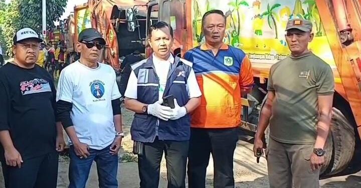 ‎Pemcam Cileungsi Tertibkan Bangunan Liar dan Gelar Aksi Bersih-bersih di Jalan Raya Narogong