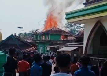 ‎Asrama Santri Ponpes Riyadhul Hidayah Al-Kholiliyah Ludes Terbakar, Kerugian Ditaksir Rp200 Juta