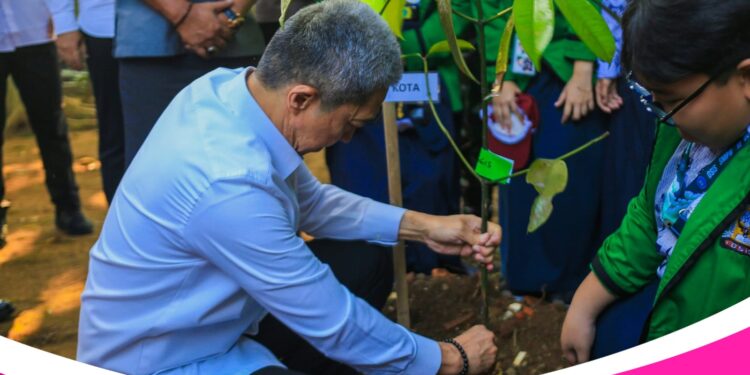 ‎MPLS Dimulai dengan Aksi Hijau, Wali Kota Bogor Ajak Pelajar Lawan Dampak Perubahan Iklim