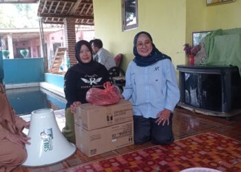 ‎Hj.Nunur Serahkan Bantuan Pengeras Suara untuk Majelis Ta’lim At-Takwa di Cariu