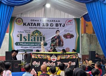 Pagelaran Wayang Golek Ki Dalang Ogi Pukau Warga Tlajung Udik di Acara Katar 19‎