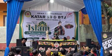 Pagelaran Wayang Golek Ki Dalang Ogi Pukau Warga Tlajung Udik di Acara Katar 19