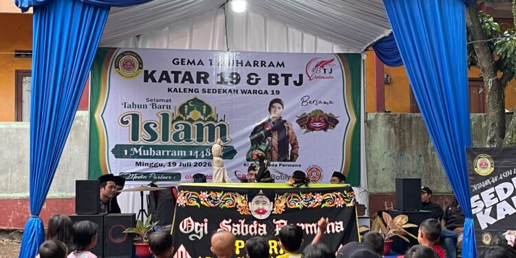 Pagelaran Wayang Golek Ki Dalang Ogi Pukau Warga Tlajung Udik di Acara Katar 19
