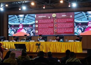 ‎Bupati Bogor Hadiri Sidang Doktor Ilmu Hukum, Apresiasi Prestasi Kadinkes