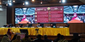 ‎Bupati Bogor Hadiri Sidang Doktor Ilmu Hukum, Apresiasi Prestasi Kadinkes
