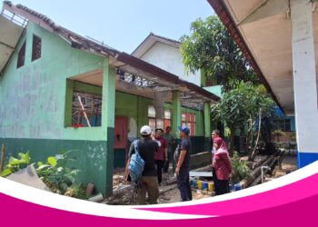 Gotong Royong Selamatkan Ruang Kelas Ambruk, DPRD Bogor Tinjau Renovasi SMPN 1 Klapanunggal