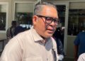 ‎Ipeck Beri Perahu Karet dari Dana Pribadi untuk Penanganan Sampah di Kali Baru