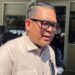 Ipeck Beri Perahu Karet dari Dana Pribadi untuk Penanganan Sampah di Kali Baru