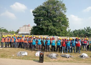 PLN Gunung Putri Gelar Aksi “KAMISIGAP”, Bersihkan Jalur Kritis dan Perkuat Pasokan Listrik di Wilayah Cileungsi