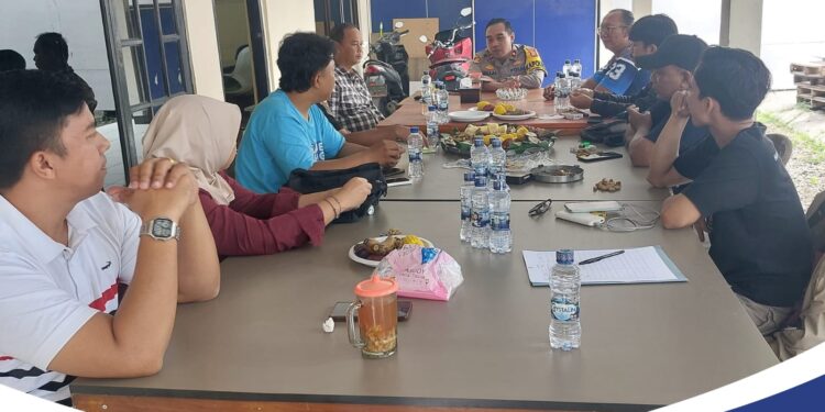 Bangun Sinergi, Polsek Gunung Putri Gelar Coffee Morning Bersama Wartawan