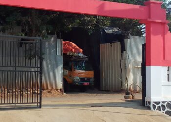 Truk Pengangkut Sampah DLH Kabupaten Bogor Terparkir di Lapak Rongsok, Warga Soroti Aktivitas Penjualan Barang Bekas