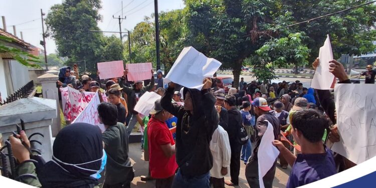 Gruduk ATR/BPN, Warga Desa Pasir Jaya Tuntut Pengukuran Ulang Lahan Sengketa