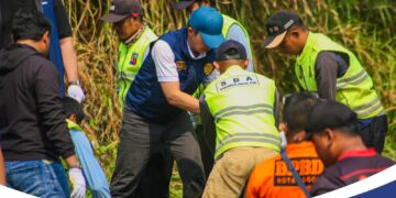 ‎Pemkot Bogor dan KNPI Tanam Pohon serta Bersihkan Sungai Ciliwung, Dedie Rachim: Jangan Tunggu Orang Lain Bergerak