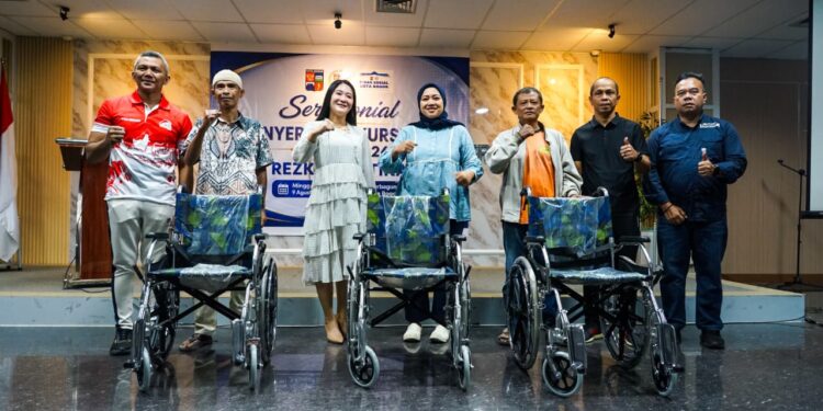 Anggota Dewan Rezky Kartika Berikan 38 Kursi Roda Melalui Dana Aspirasi