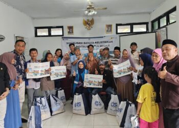 YBM PLN Gunung Putri ULP Jonggol Salurkan Bantuan Sembako dan Edukasi Kelistrikan untuk Warga Desa Singajaya
