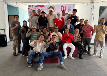 ‎Sambut HUT ke-81 RI, PWI Kabupaten Bogor Bersihkan Ciliwung Hingga Gelar Lomba Tenis Meja & Gaple‎