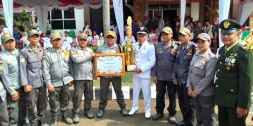 Pemdes Dayeuh Sabet Juara 1 Lomba Baris-Berbaris Satlinmas se-Kecamatan Cileungsi