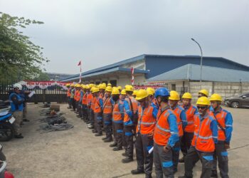 PLN Gunung Putri Perkuat Keandalan Jaringan Melalui Pemeliharaan ROW Penyulang Serena