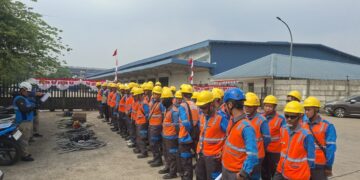 PLN Gunung Putri Perkuat Keandalan Jaringan Melalui Pemeliharaan ROW Penyulang Serena