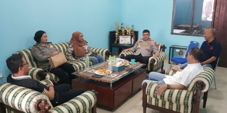 Sambangi PWI Jabar Jelang Konferprov, Kabid Humas Polda Jabar Tekankan Perang Lawan Hoaks