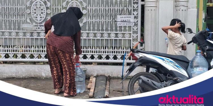 Kemarau Berkepanjangan, Warga Desa Pasirmukti Citeureup Krisis Air Bersih